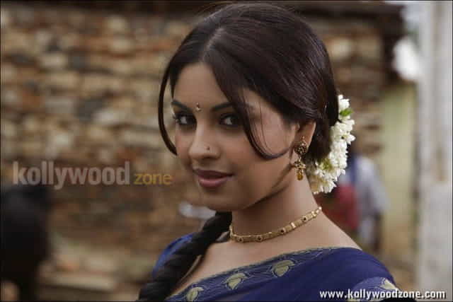 Richa Gangopadhyay Sexy Saree Photos