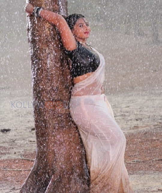 Samvrutha Sunil Hot Rain Photos