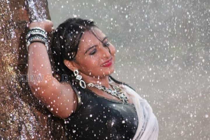 Samvrutha Sunil Hot Rain Photos