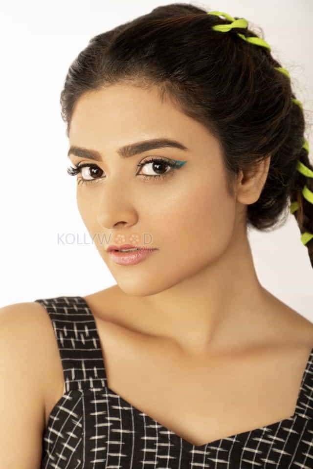Savaari Movie Heroine Priyanka Sharma Photoshoot Stills