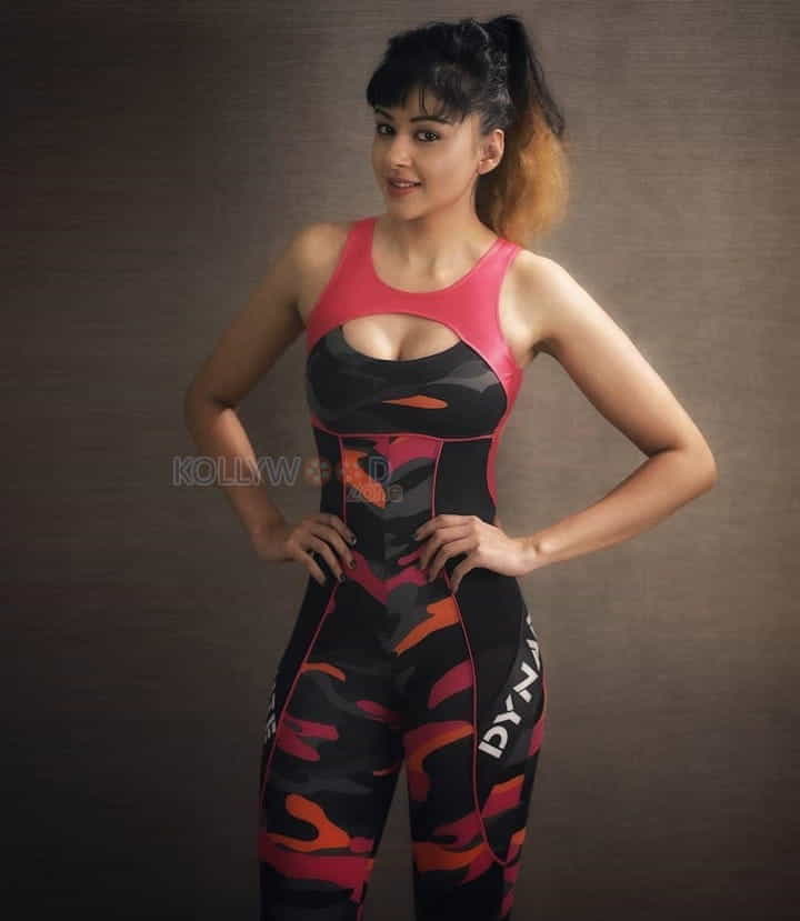 Sexy Fitness Trainer Sapna Vyas Hot Photos