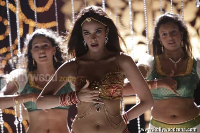 Sexy Mallika Sherawat In Osthi Movie Photos