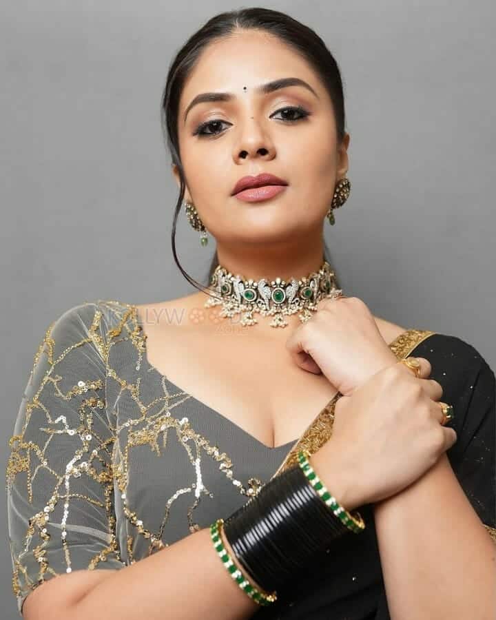 Sexy Sreemukhi in a Black Transparent Saree Photos 04