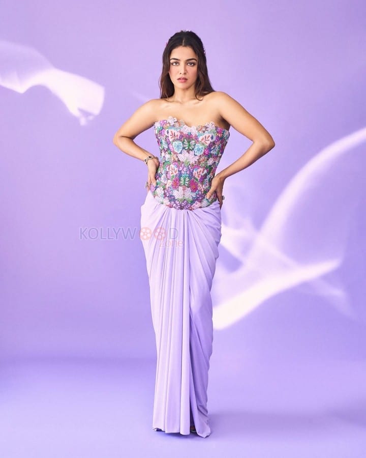 Sexy Wamiqa Gabbi in a Lavender Chrysalis Corset Saree Photos 06