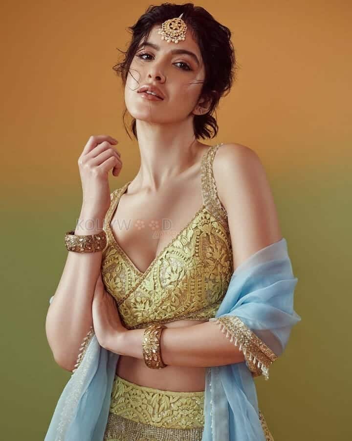 Shanaya Kapoor Sexy Photo 01