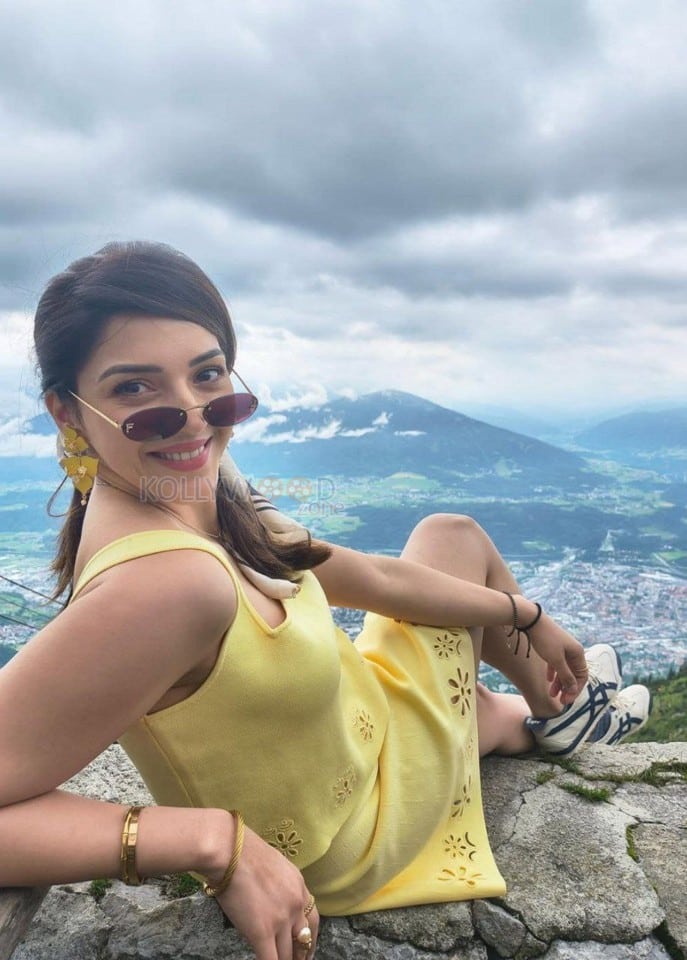 Stylish Mehreen Pirzada in a Yellow Outfit Photos 04