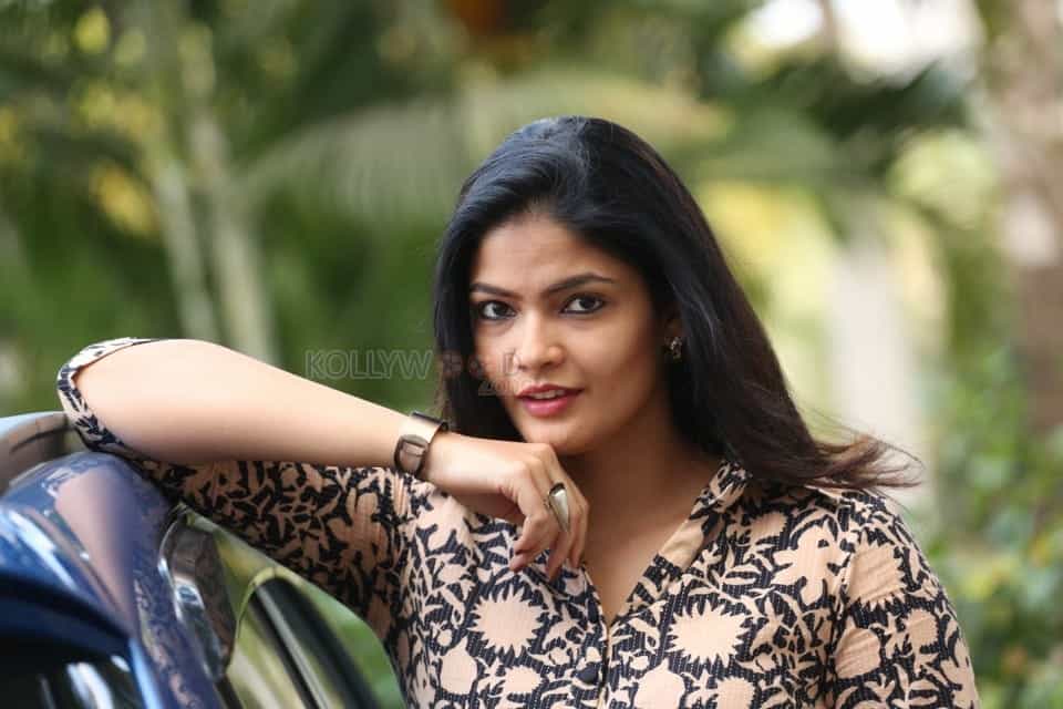 Telugu Actress Kalpika Ganesh Pictures At Sita On The Road Movie Trailer Launch