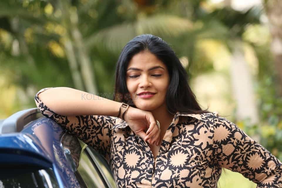 Telugu Actress Kalpika Ganesh Pictures At Sita On The Road Movie Trailer Launch