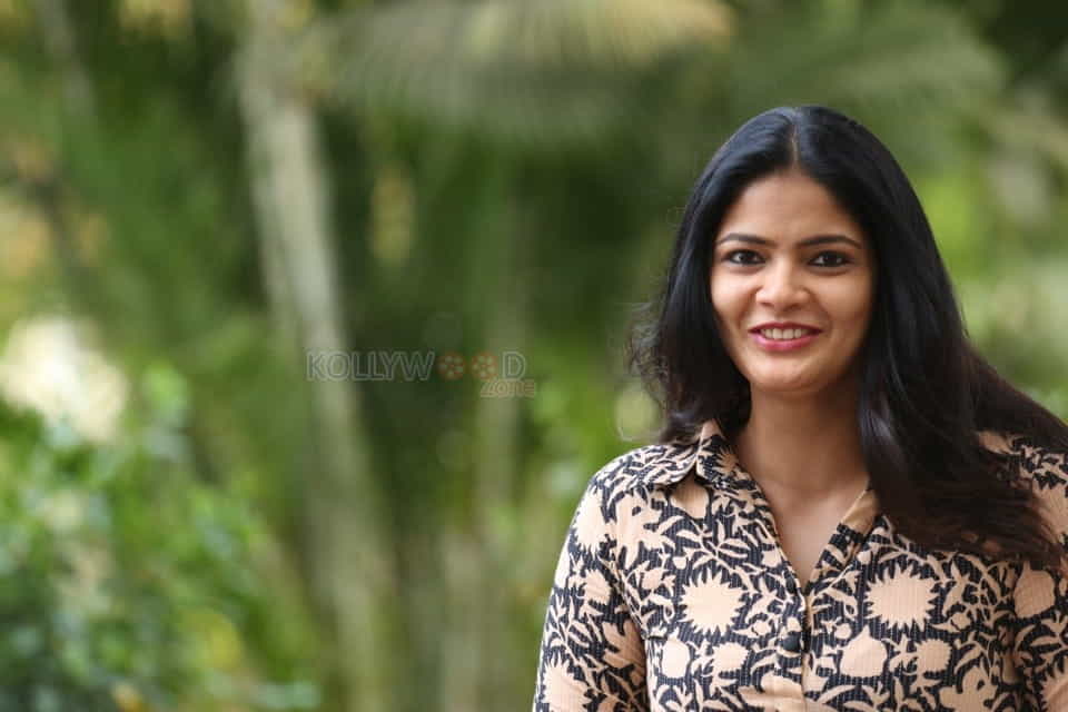 Telugu Actress Kalpika Ganesh Pictures At Sita On The Road Movie Trailer Launch