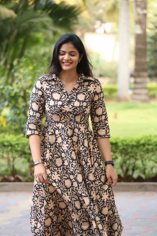 Telugu Actress Kalpika Ganesh Pictures At Sita On The Road Movie Trailer Launch