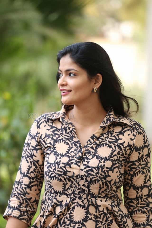 Telugu Actress Kalpika Ganesh Pictures At Sita On The Road Movie Trailer Launch