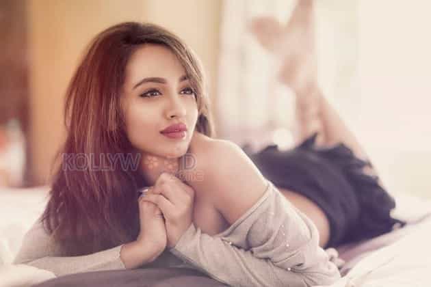 Telugu Actress Tejaswi Madivada Pictures