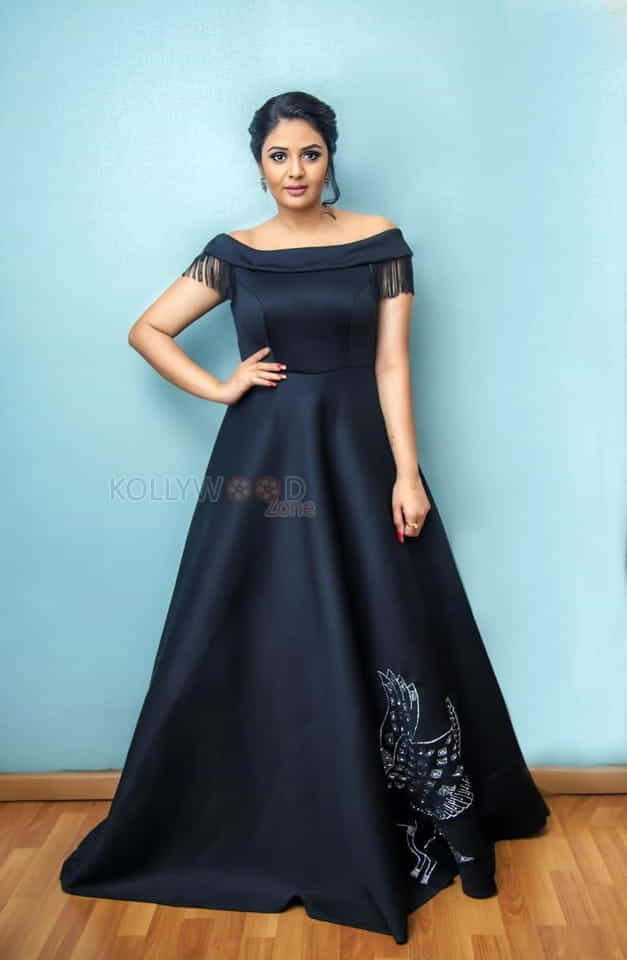 Telugu Anchor And Actress Sree Mukhi Photoshoot Pictures