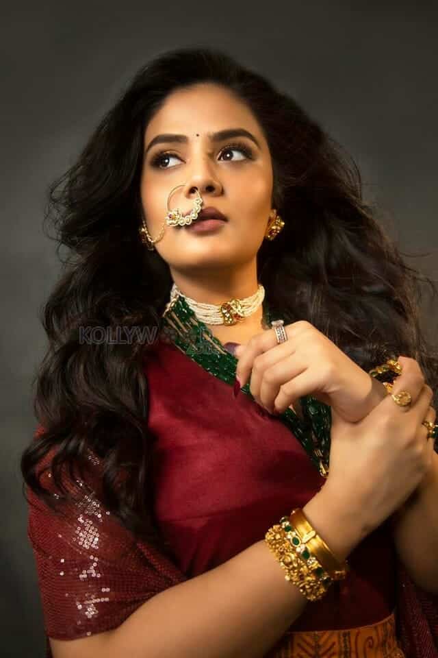 Telugu Anchor Sreemukhi Diwali Photos 03