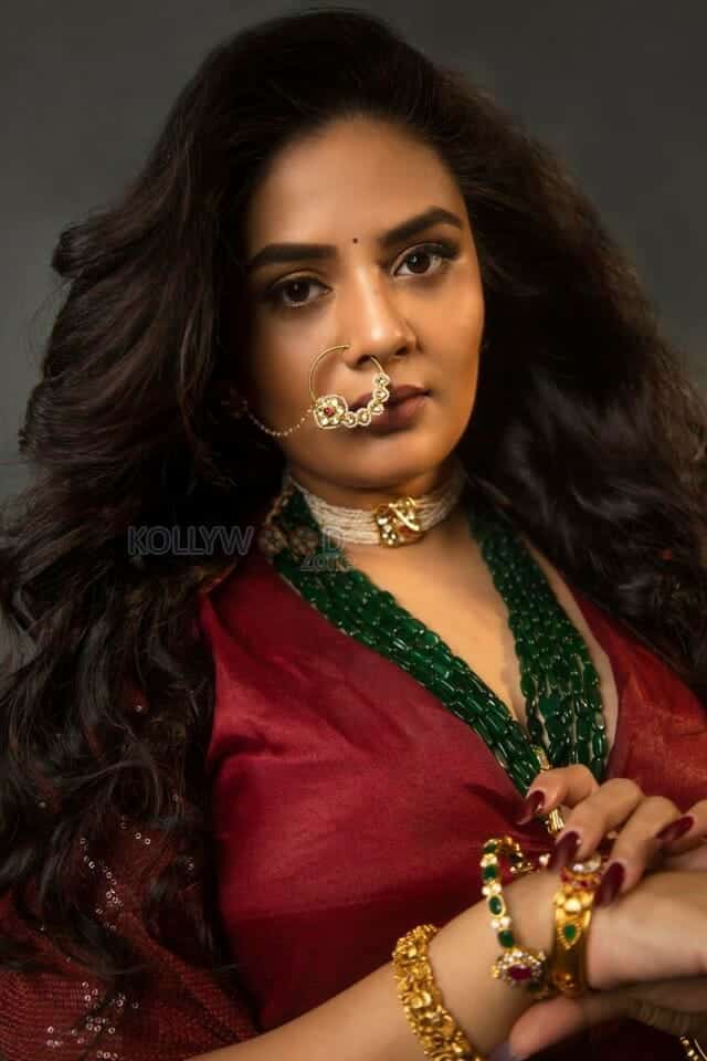 Telugu Anchor Sreemukhi Diwali Photos 05