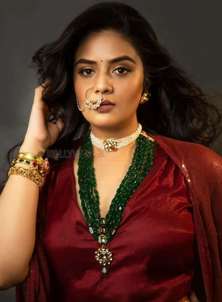 Telugu Anchor Sreemukhi Diwali Photos 07