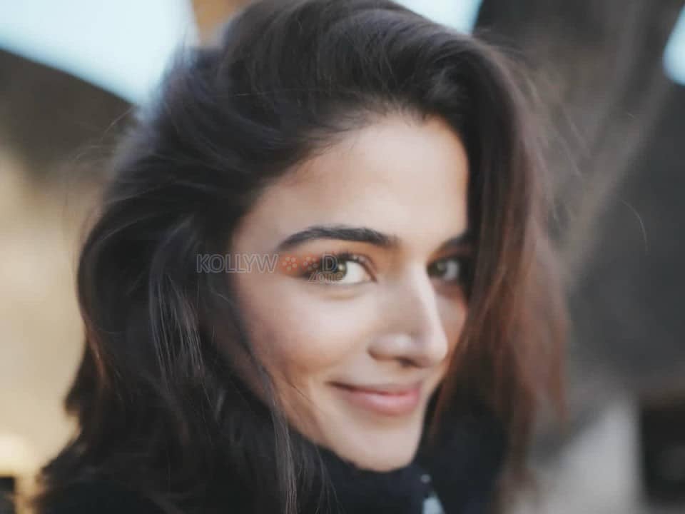 Tiki Taka Actress Wamiqa Gabbi Face Closeup Photos 02