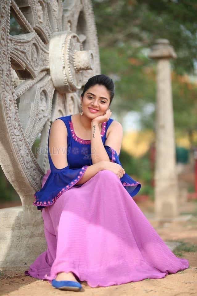 Tv Anchor Sreemukhi New Photos