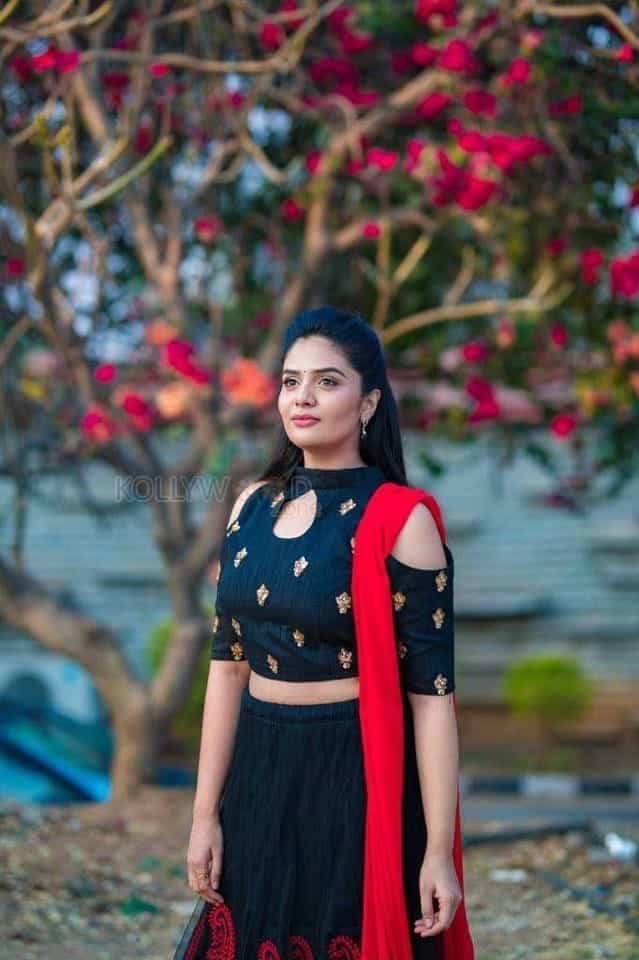 Tv Anchor Sreemukhi Pictures