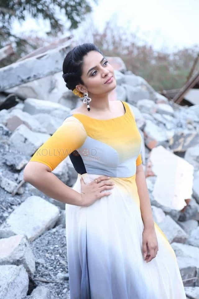 Tv Anchor Sreemukhi Pictures