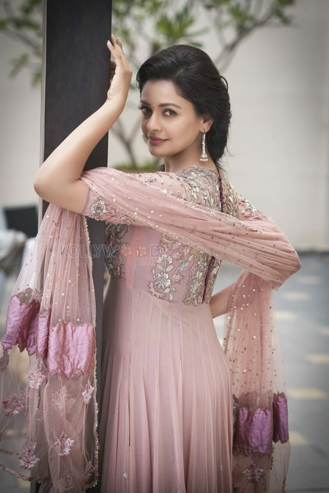 Viswaroopam Actress Pooja Kumar Photoshoot Pictures 08 114628 