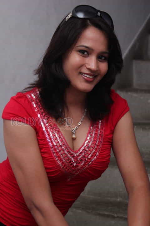 Zita Mariya Hot Cleavage Photos