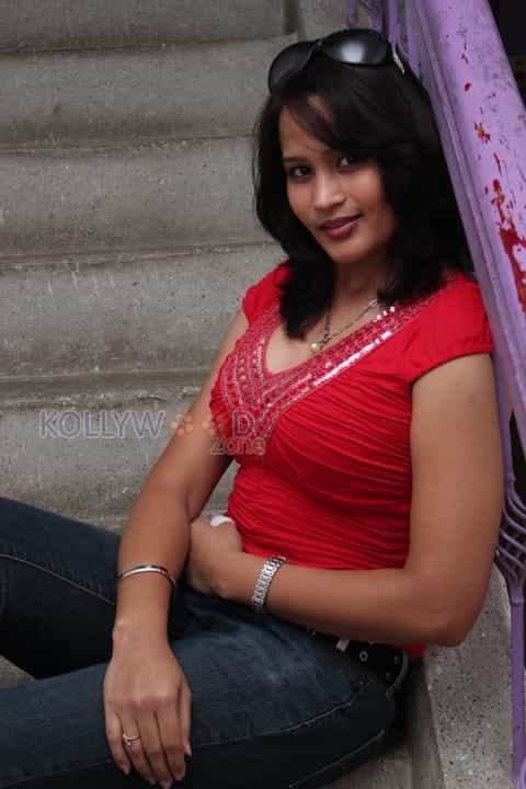 Zita Mariya Hot Cleavage Photos