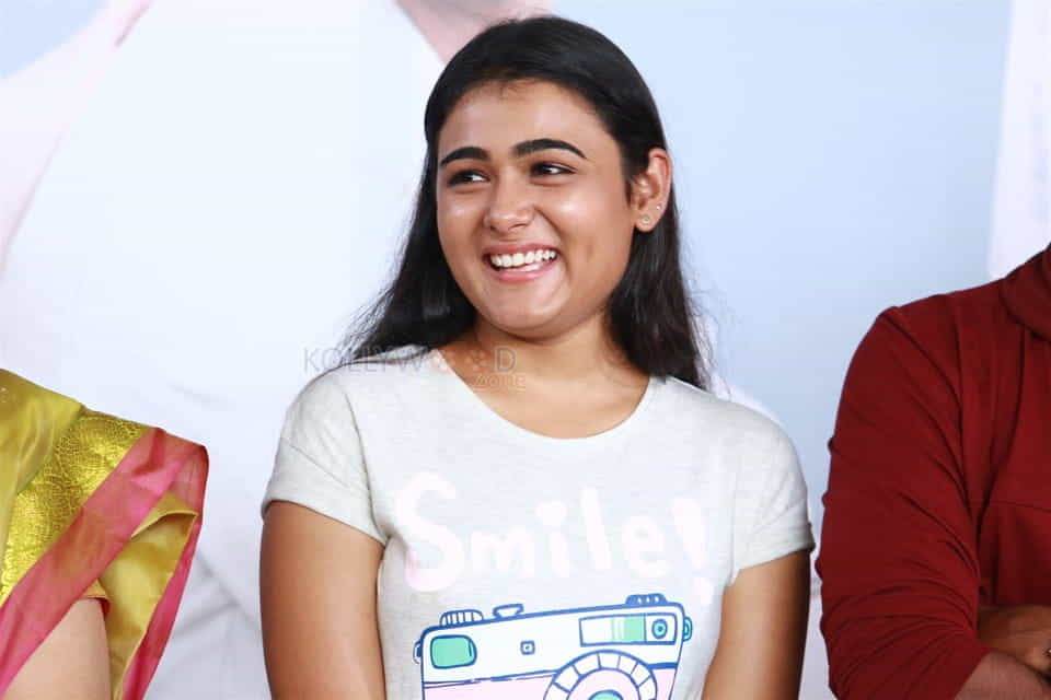 Kadhal Movie Heroine Shalini Pandey Photos