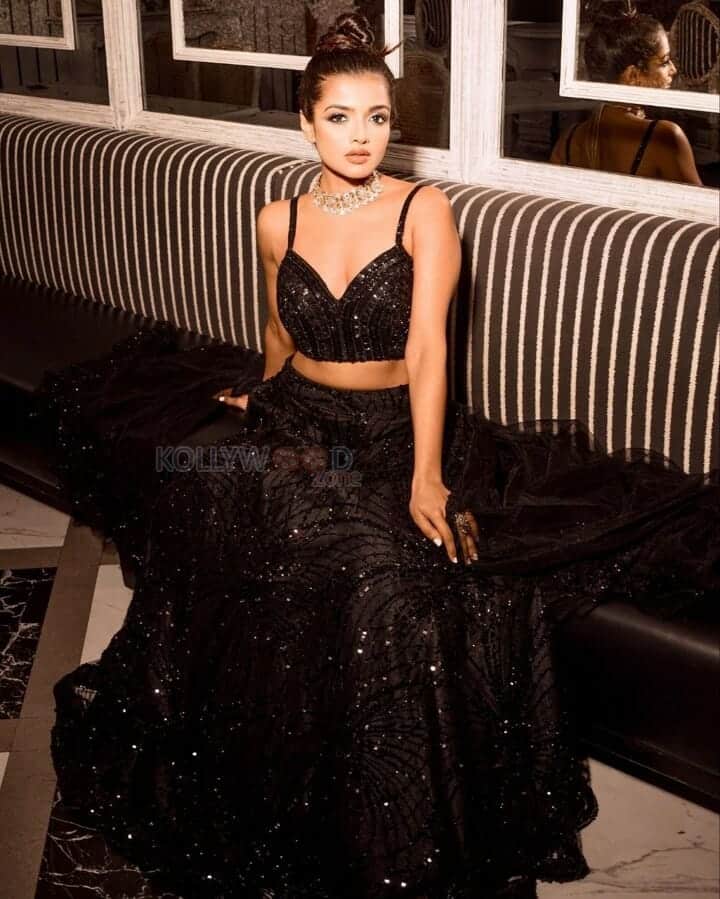 Actress Ashna Zaveri in a Black Glittering Dress Photos 01