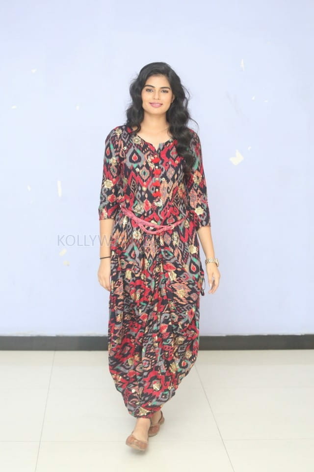 Actress Cairvee Thakkar At Malli Malli Chusa Trailer Launch Photos