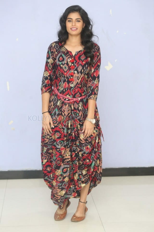 Actress Cairvee Thakkar At Malli Malli Chusa Trailer Launch Photos