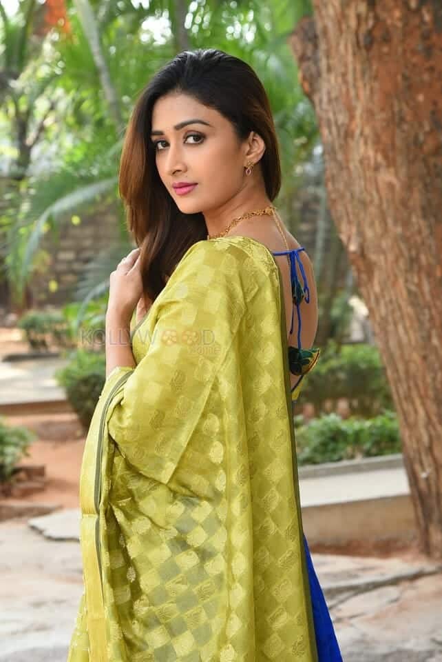 Actress Farnaz Shetty at Induvadana Movie Success Meet Photos 14