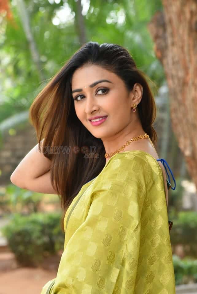 Actress Farnaz Shetty at Induvadana Movie Success Meet Photos 16