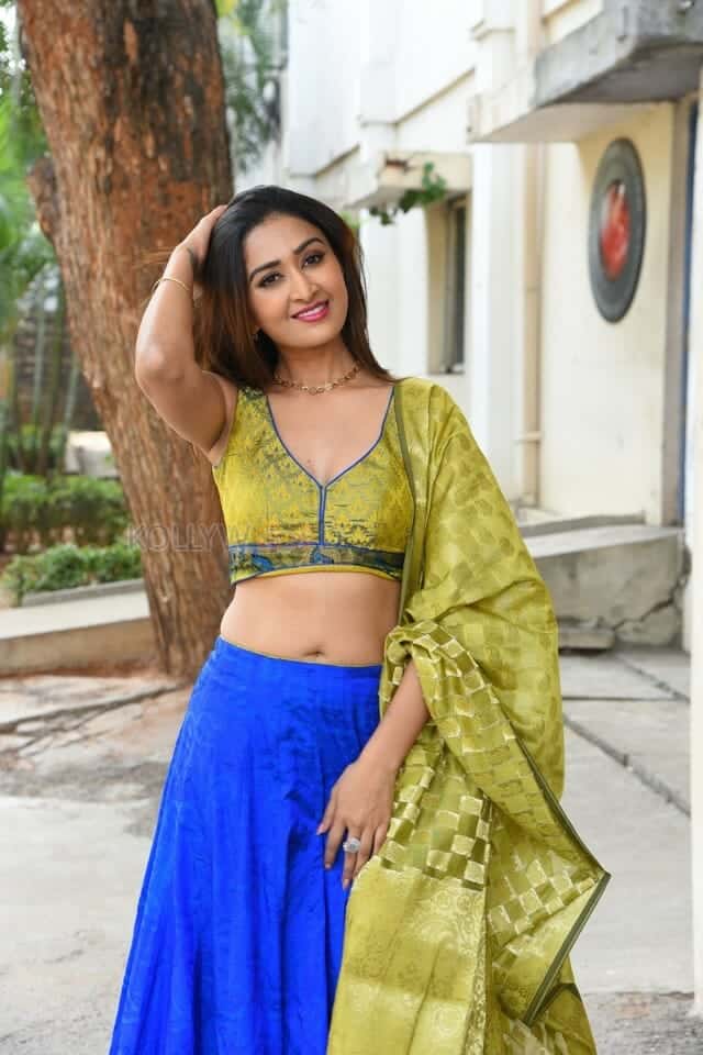 Actress Farnaz Shetty at Induvadana Movie Success Meet Photos 30