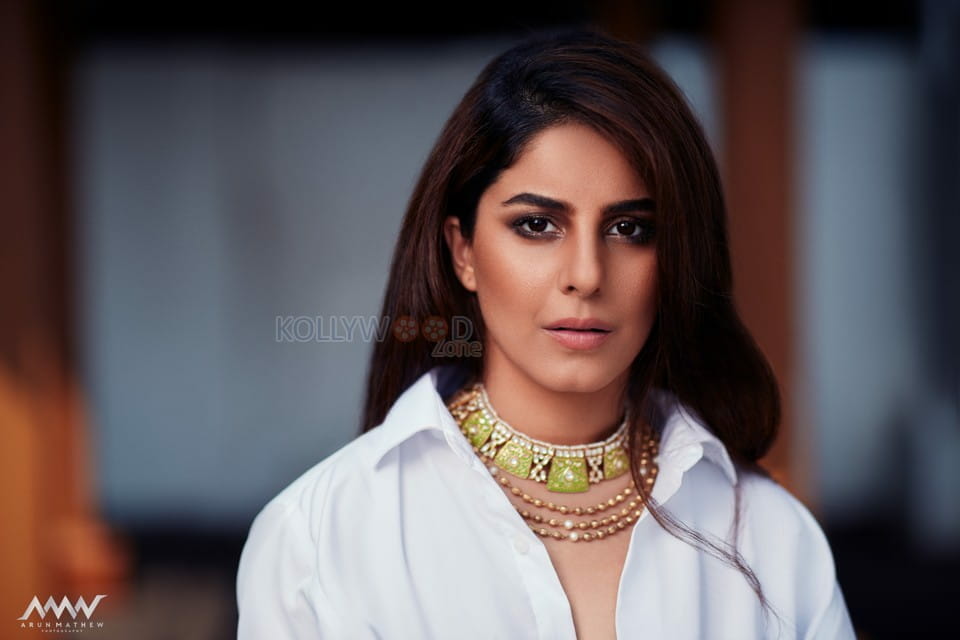 Actress Isha Talwar Latest Photoshoot Pictures