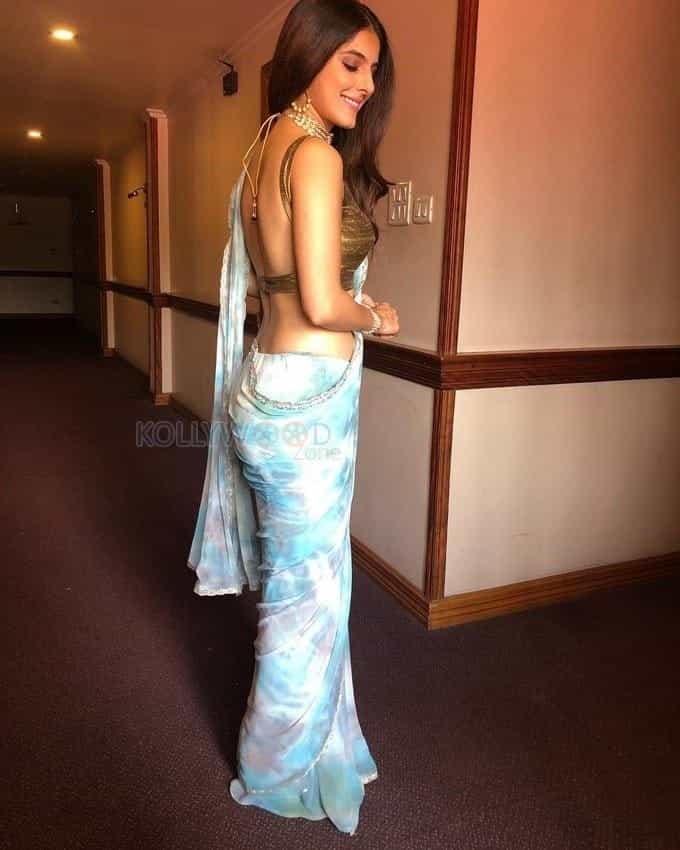 Actress Isha Talwar Sexy Photos