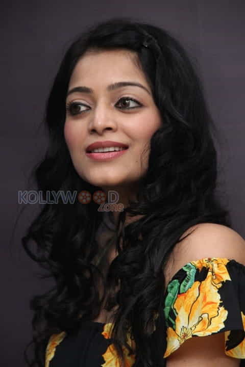 Actress Janani Iyer New Stills