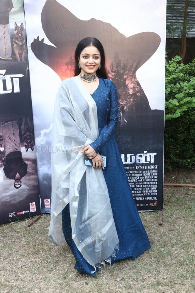 Actress Janani Iyer at Koorman Audio and Trailer Launch Event Photo 01
