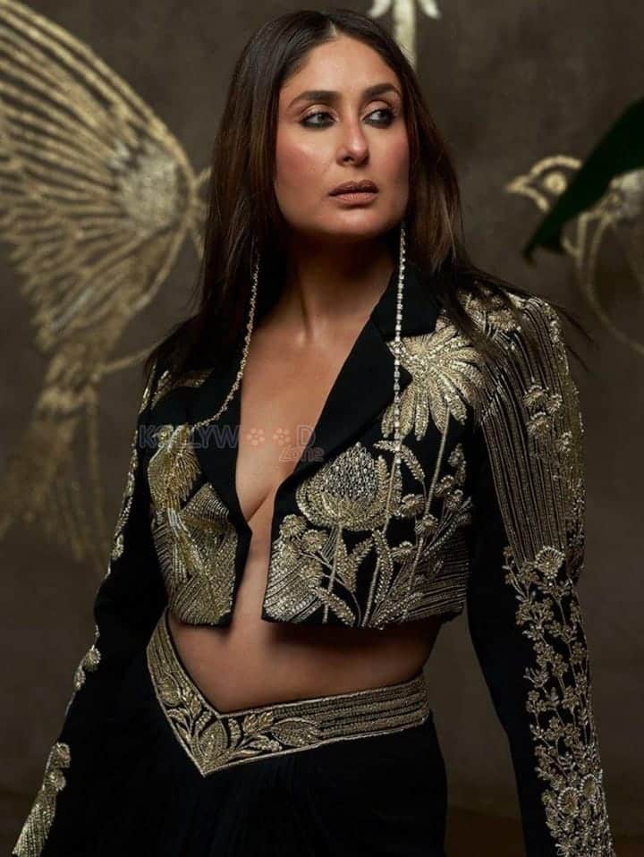 Actress Kareena Kapoor Masala Magazine Sexy Pictures 01