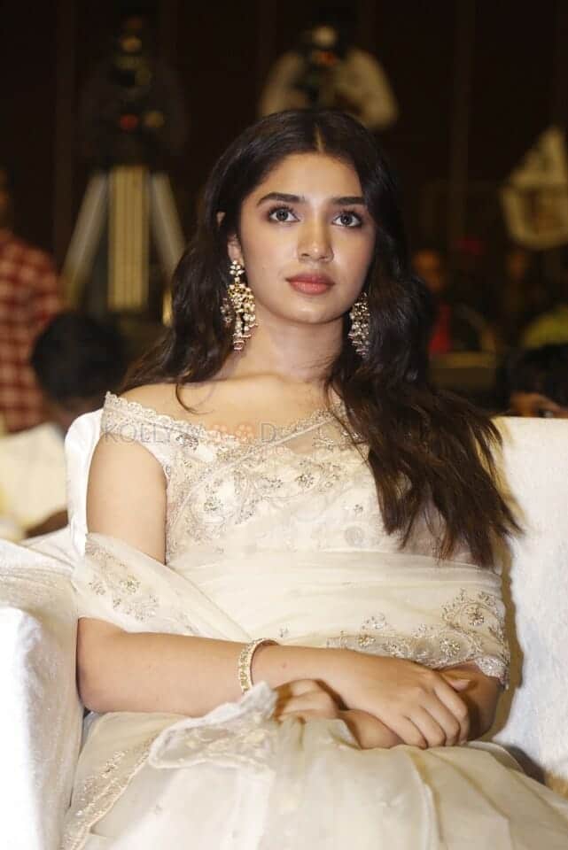 Actress Krithi Shetty at The Warrior Movie Press Meet Pictures 04