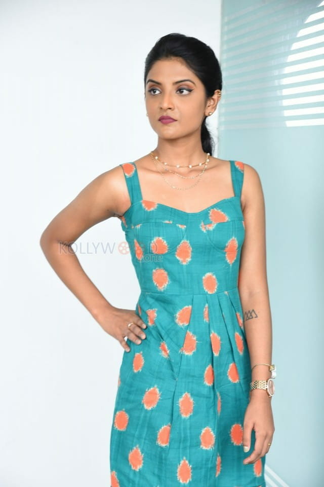 Actress Niveditha at Anya Tutorial Press Meet Pictures