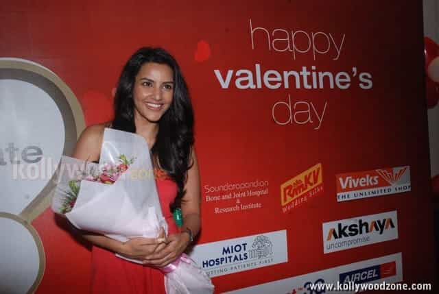 Actress Priya Anand Sexy Pictures