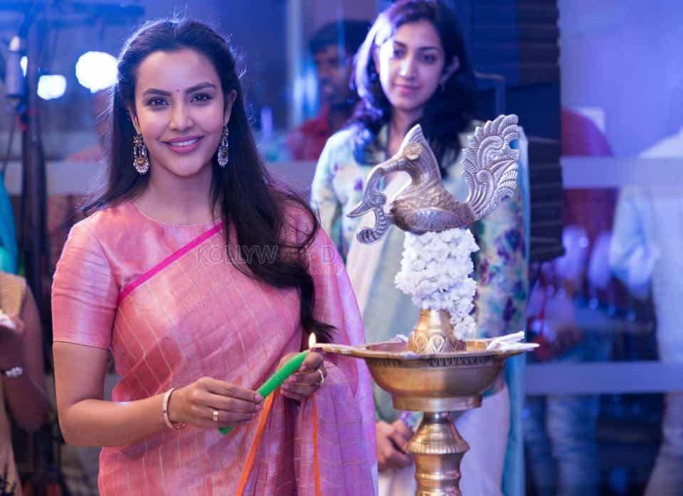 Actress Priya Anand Wins Dindigul Thalappakatti Super Women Awards Photos