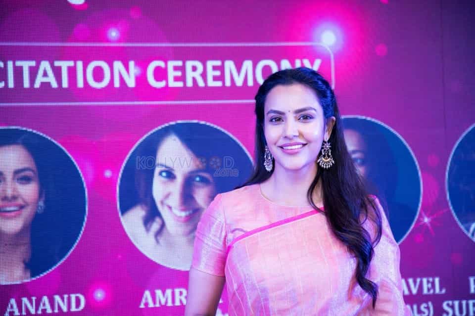 Actress Priya Anand Wins Dindigul Thalappakatti Super Women Awards Photos