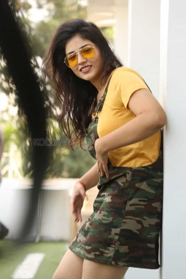 Actress Priyanka Jawalkar At Taxiwala Press Meet Photos