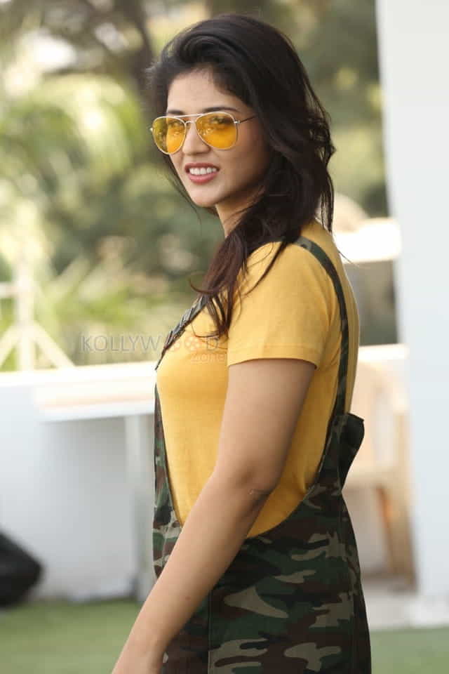 Actress Priyanka Jawalkar At Taxiwala Press Meet Photos