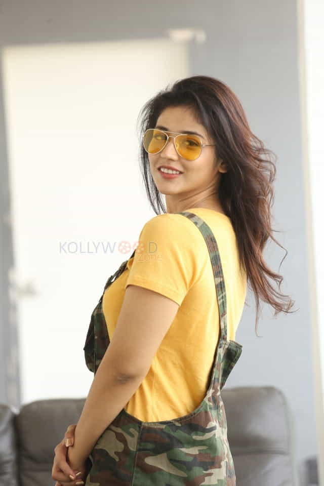 Actress Priyanka Jawalkar At Taxiwala Press Meet Photos