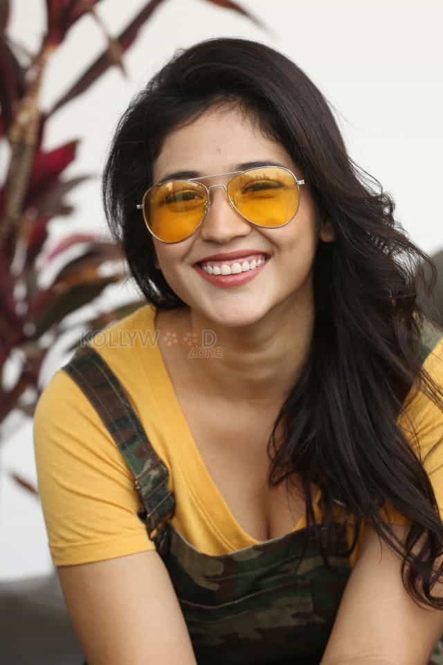 Actress Priyanka Jawalkar At Taxiwala Press Meet Photos