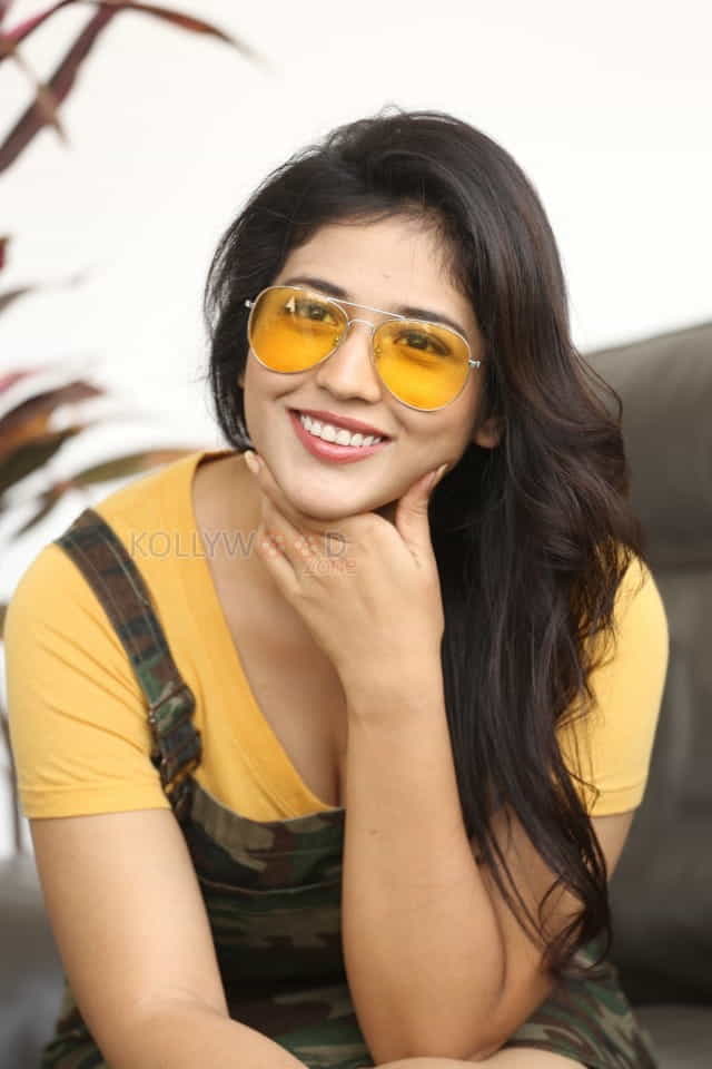 Actress Priyanka Jawalkar At Taxiwala Press Meet Photos