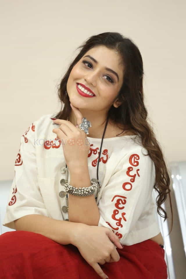 Actress Priyanka Jawalkar At Taxiwala Teaser Launch Photos